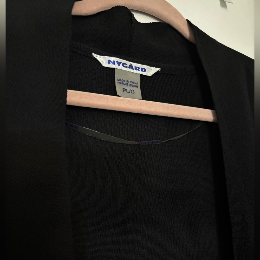 Black cardigan vest NWOT - Picture 2 of 2